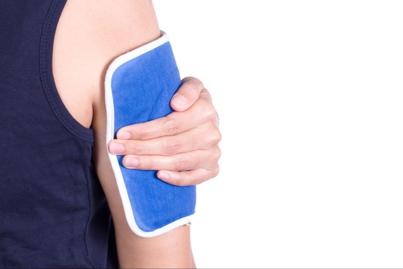 chườm đá nếu vết tiêm sưng đau