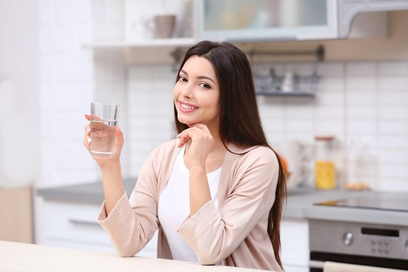 Uống đủ nước mỗi ngày