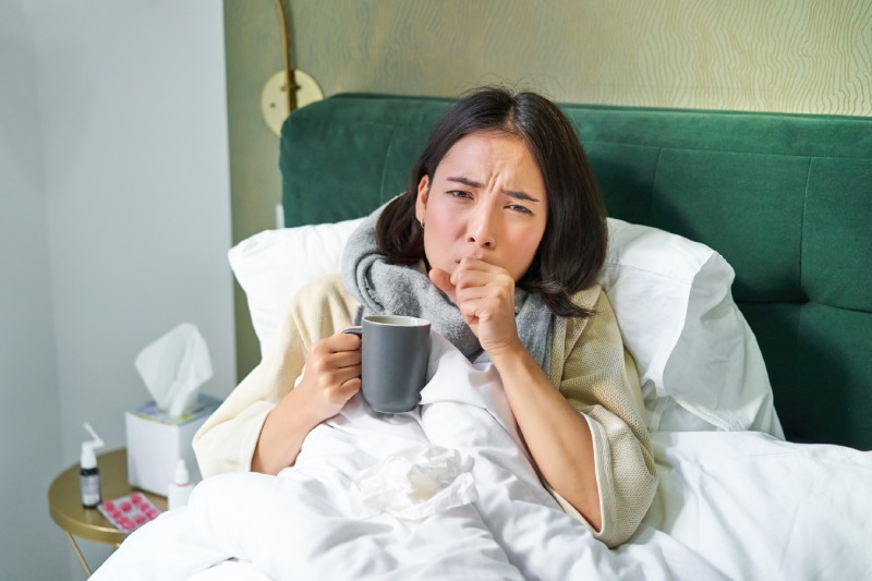 bệnh thương hàn gây sốt, nhức đầu, đau bụng, táo bón hoặc tiêu chảy