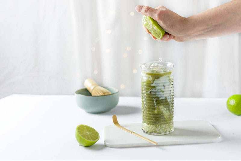 Làm mặt nạ bằng bột trà xanh và chanh
