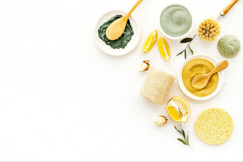 Làm trắng da mặt bằng bột trà xanh và nghệ