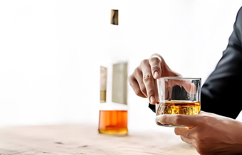 Nam giới nên hạn chế bia rượu để tăng khả năng làm cha