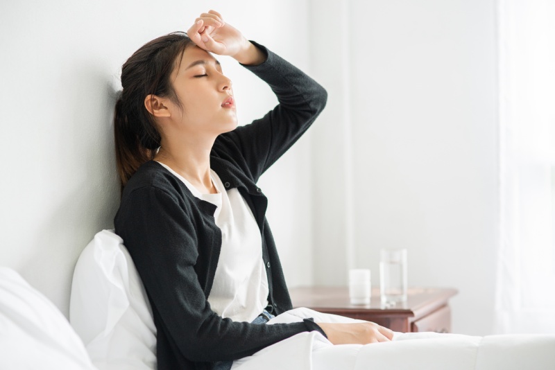 người bị mất nước có triệu chứng như mệt mỏi, chóng mặt, lú lẫn và suy nhược