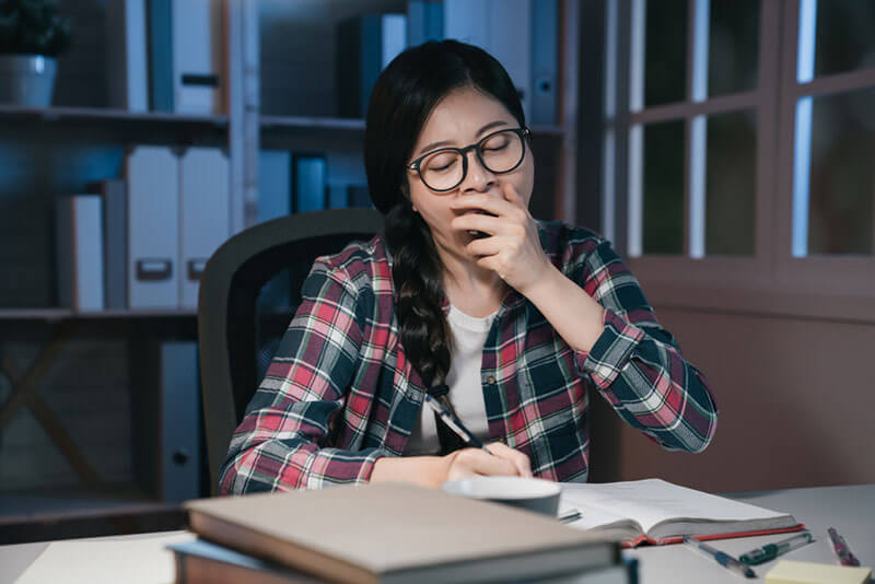sinh viên thường hay có thói quen thức khuya