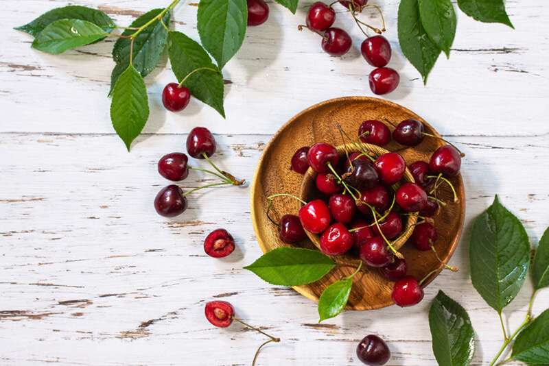 Quả anh đào cung cấp melatonin tự nhiên giúp cải thiện chất lượng giấc ngủ.