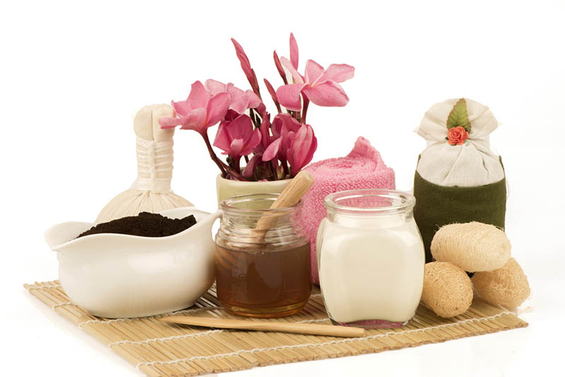 Làm trắng da bằng bã cà phê và sữa tươi