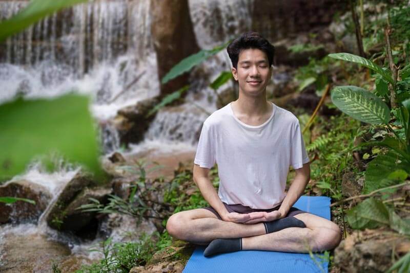Ngồi thiền hỗ trợ cải thiện mất ngủ