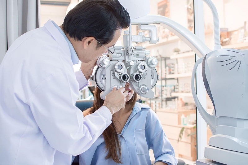 Sau khi thực hiện mổ cận thị mắt có bị yếu không?