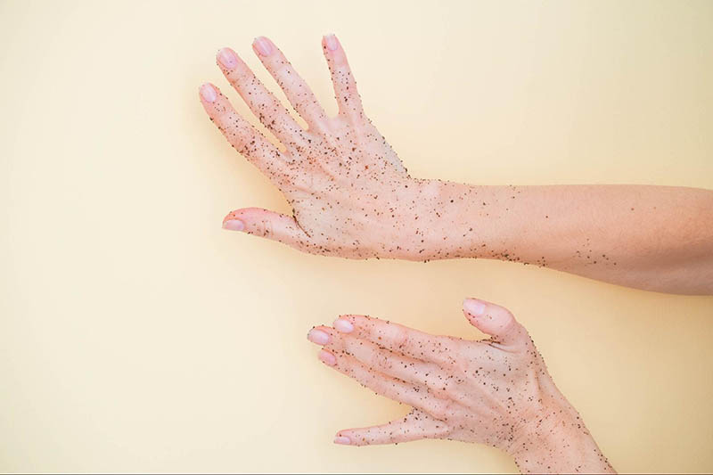 Tắm trắng bằng cám gạo và cà phê cho da tay Tắm trắng bằng cám gạo và cà phê cho da tay