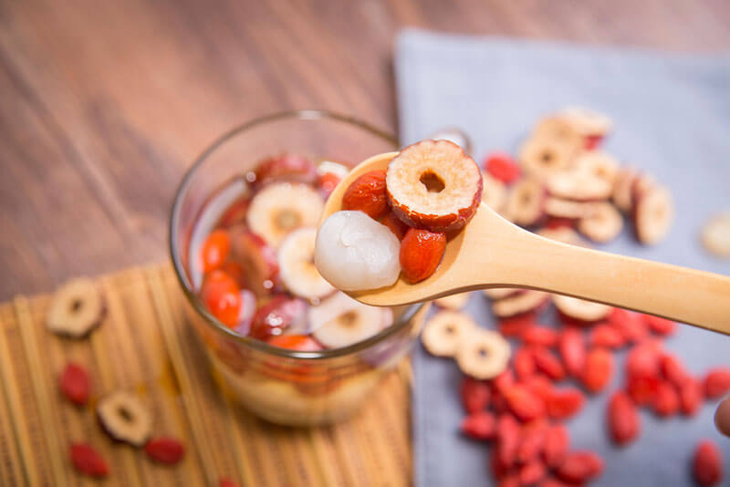 Chè táo đỏ long nhãn an thần chữa mất ngủ