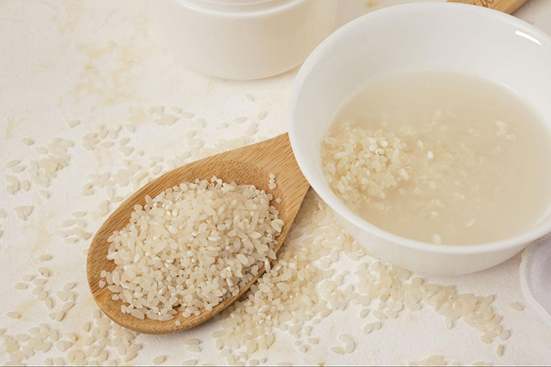 Rửa mặt bằng nước vo gạo nguyên chất