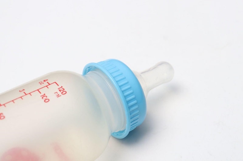 Sau sinh bao lâu thì mổ mắt cận được?