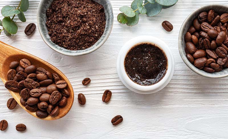 Tẩy trắng da với nước vo gạo và bã cà phê