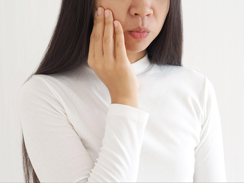 Viêm khớp thái dương hàm gây khó khăn khi nhai