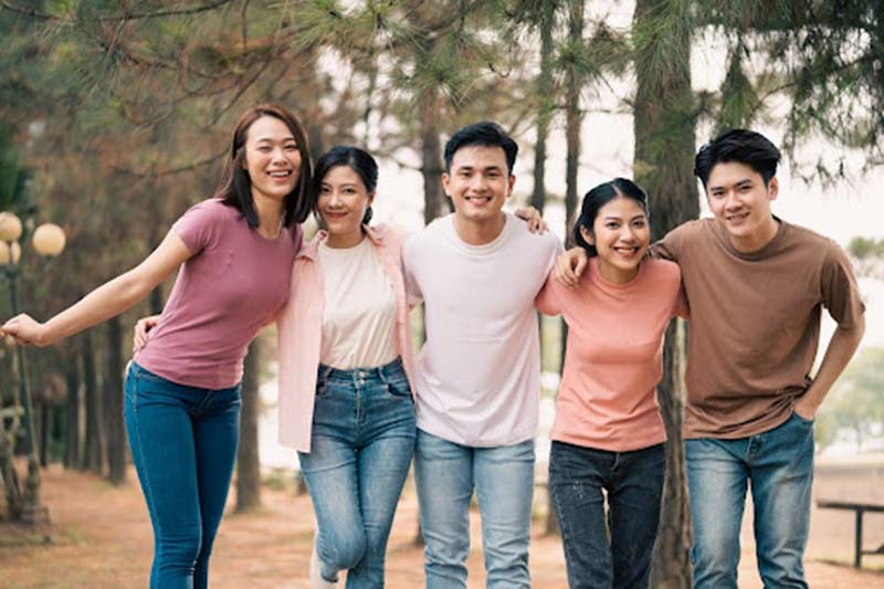 gặp gỡ bạn bè