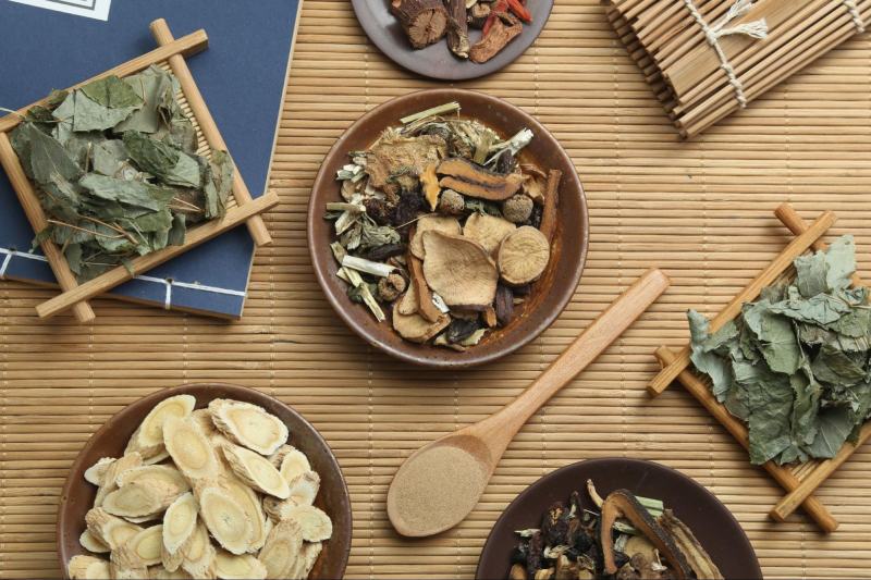 lá sen kết hợp thảo dược