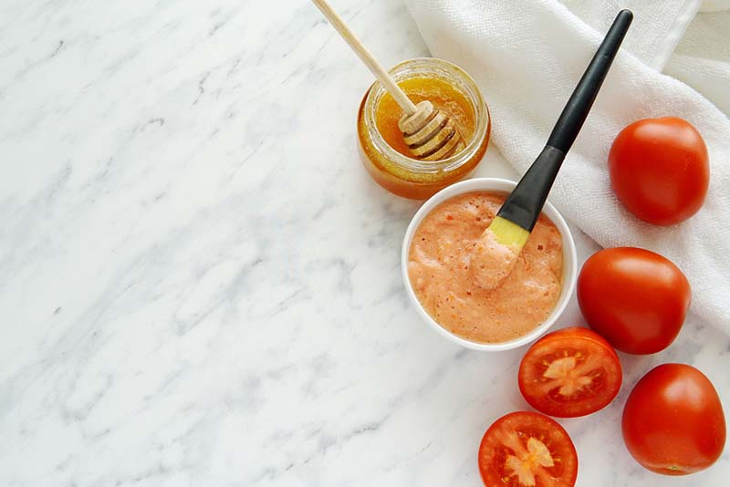 Cách làm trắng da bằng mặt ong và cà chua