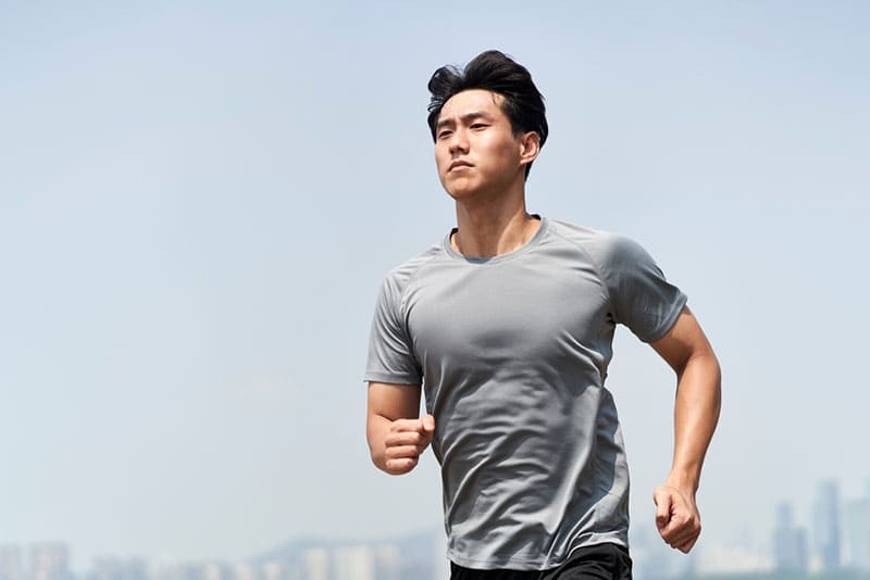 Tập luyện thể thao điều hòa hormone sinh dục nam