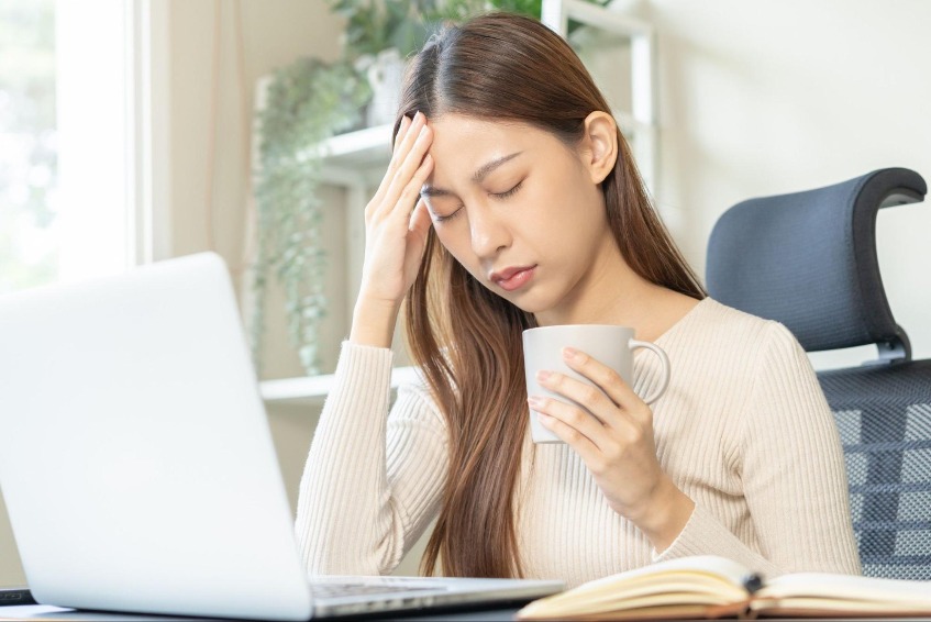 tim đập nhanh khó thở tay chân run