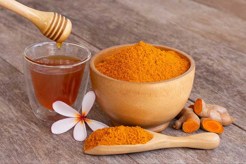 Cách làm mặt nạ dầu oliu nghệ và mật ong