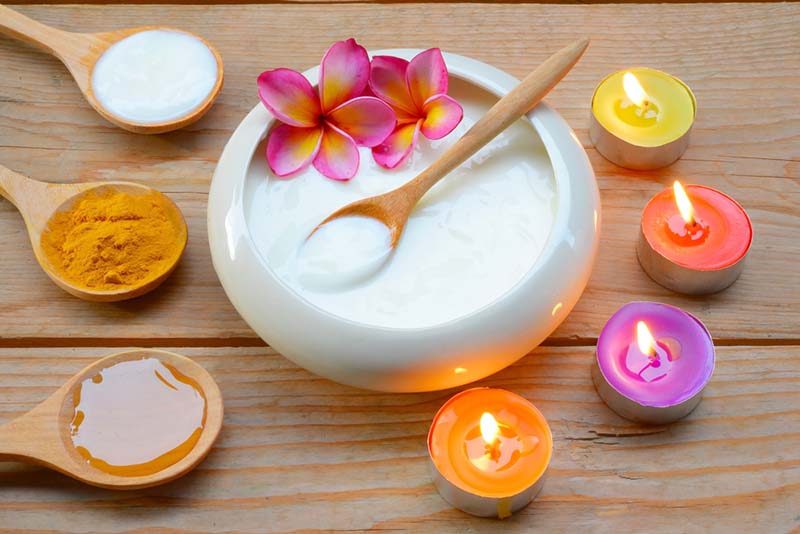 Hướng dẫn cách làm trắng da bằng sữa chua và tinh bột nghệ