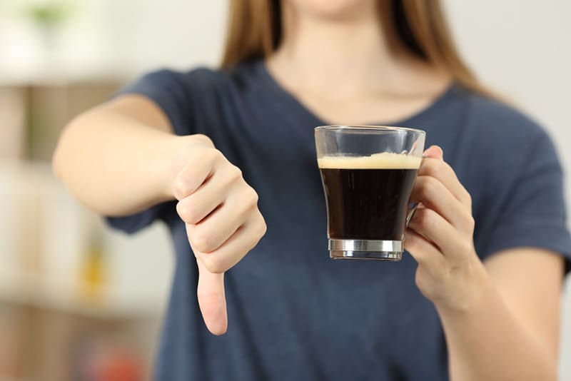 Hạn chế uống cafe vào chiều tối