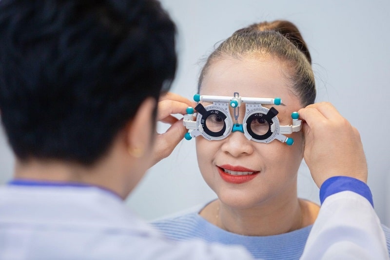 Khám mắt định kỳ