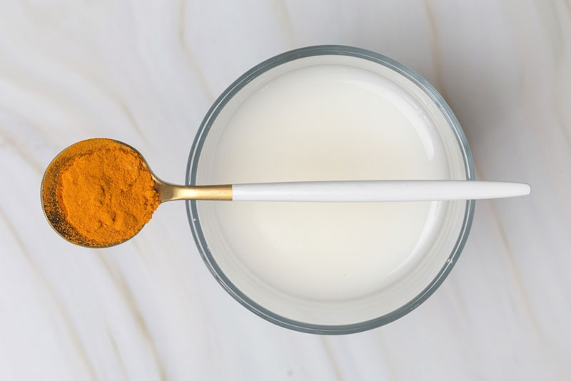 Cách làm trắng da bằng phụ nữ sau sinh bằng nghệ tươi và sữa Cách làm trắng da bằng phụ nữ sau sinh bằng nghệ tươi và sữa