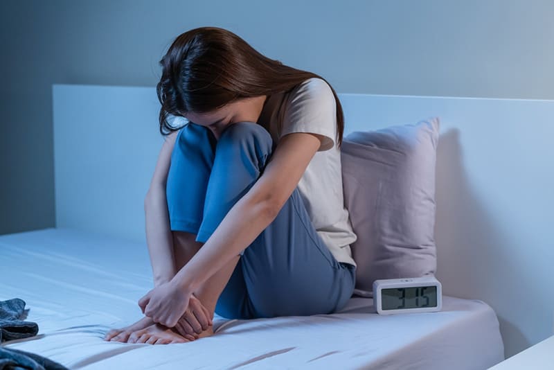 Khi đang căng thẳng lo lắng uống trà sữa có thể khiến nặng hơn