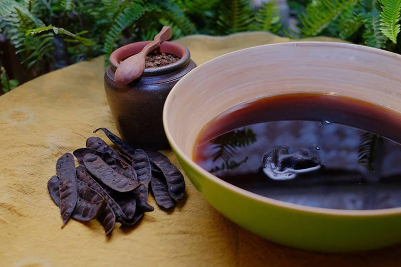 nấu nước bồ kết gội đầu