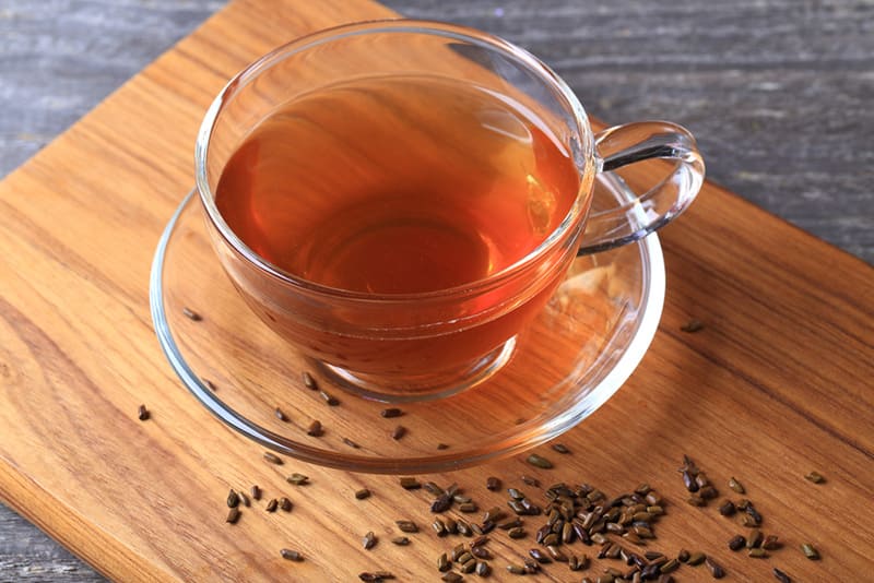 Pha trà hạt muồng chữa mất ngủ