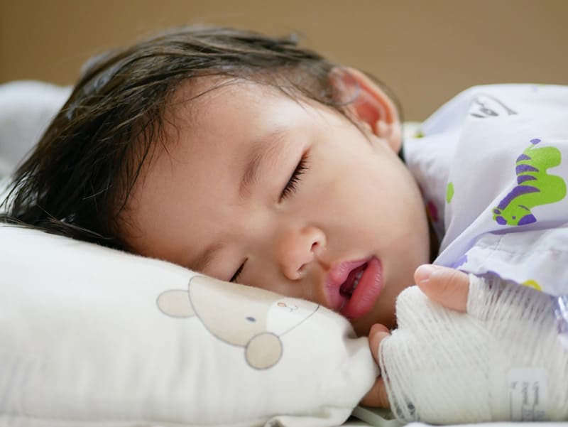 Trẻ nhỏ dưới 2 tuổi nên hạn chế dùng dầu gió