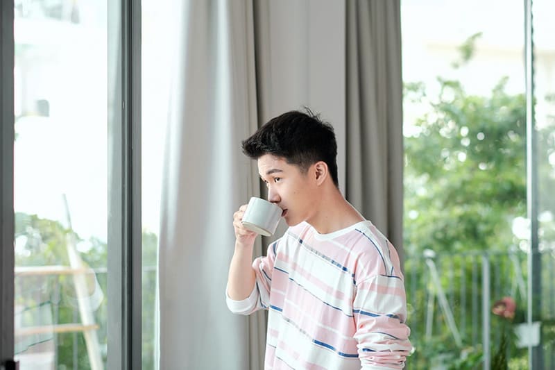 Uống cà phê có bị yếu sinh lý không là thắc mắc của nhiều nam giới