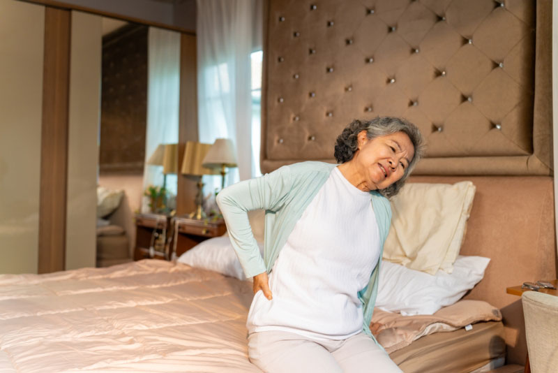 Cơn đau khớp thường trở nặng về đêm