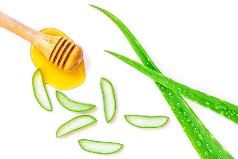 Mặt nạ mật ong và nha đam giúp cấp ẩm trị nám da