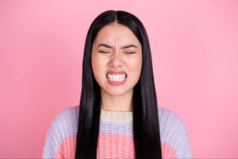 Viêm khớp thái dương hàm do nghiến răng nhiều