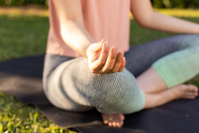 Ngồi thiền, yoga giúp hỗ trợ cải thiện trầm cảm