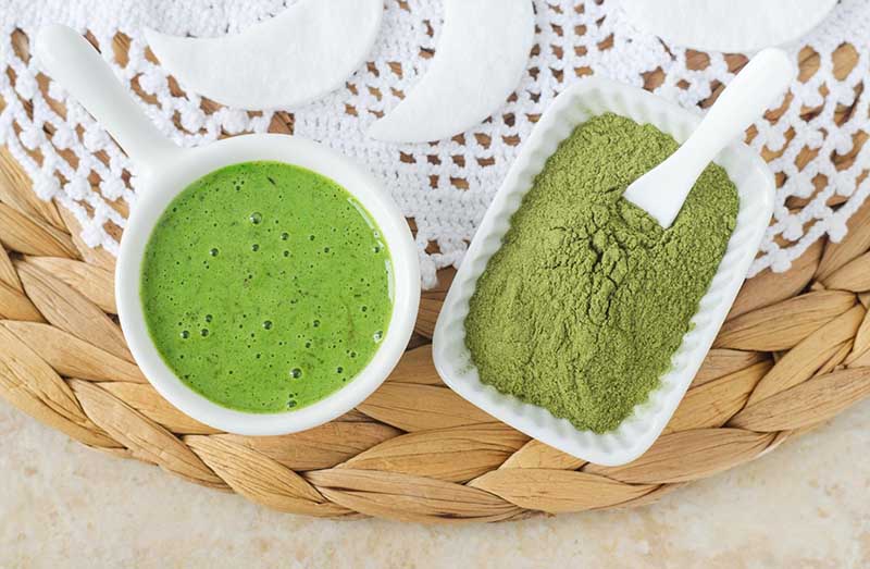 Tắm trắng bằng bột trà xanh và nước dừa