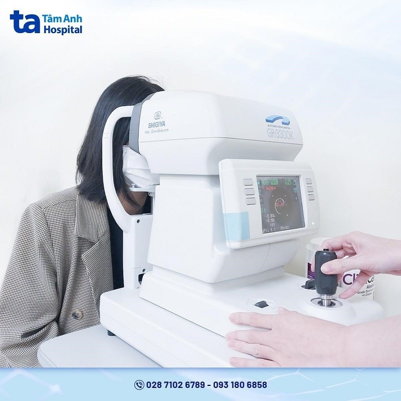 Thăm khám mắt định kỳ