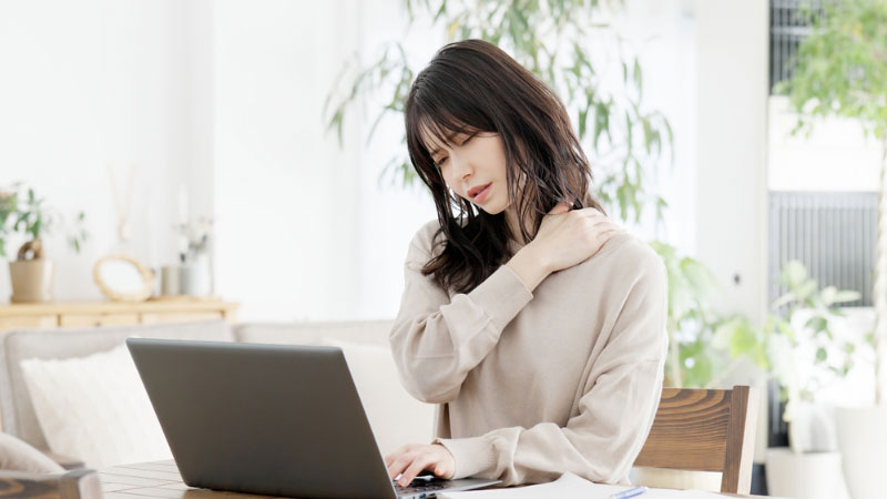 Tư thế sai gây đau khớp về đêm