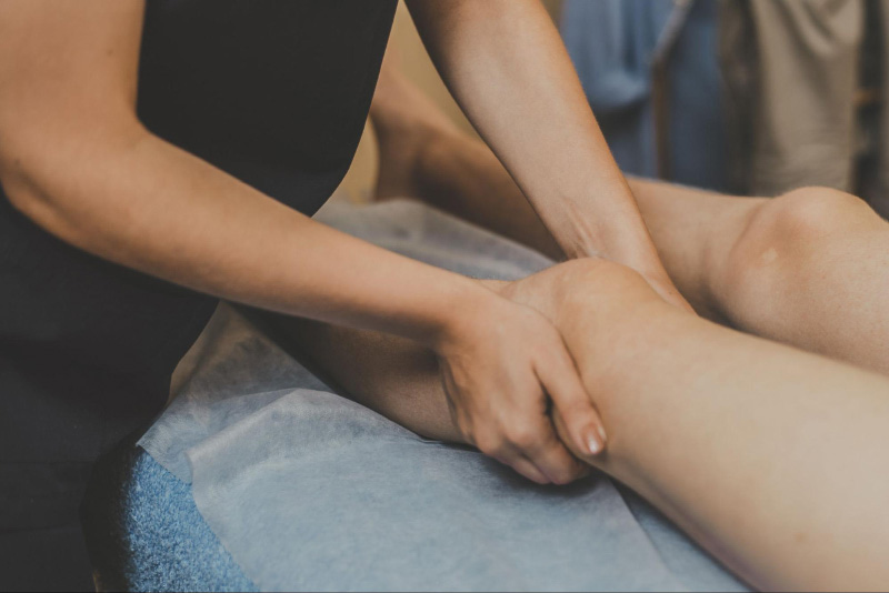 Xoa bóp đúng cách giúp giảm đau khớp gối hiệu quả