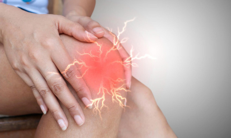 Xoa bóp không đúng cách làm tăng cơn đau khớp gối