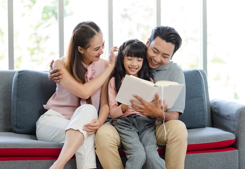 Ba mẹ chú ý quan tâm đến trẻ