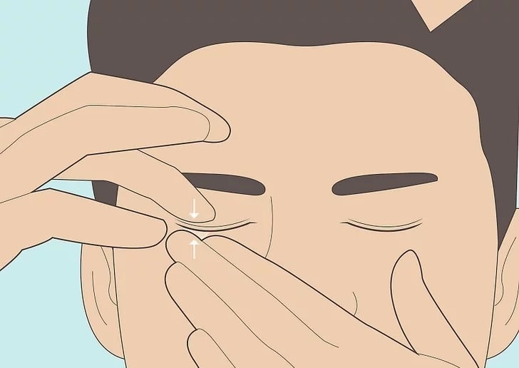Cách lấy lens ra khỏi mắt bằng tay