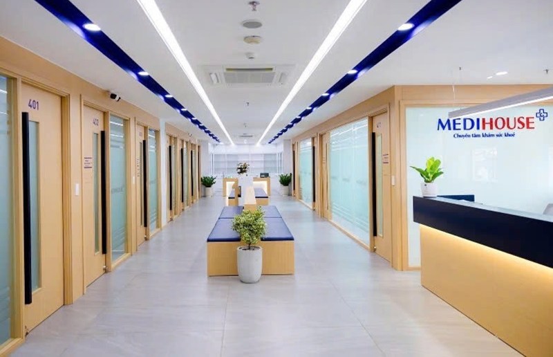 Hành lang Phòng khám Đa khoa MediHouse 