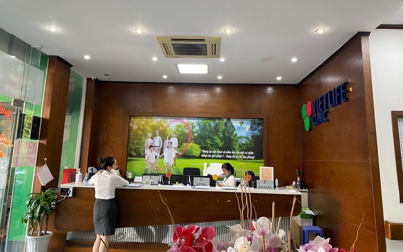 Không gian sảnh lễ tân phòng khám Đa khoa Vietlife