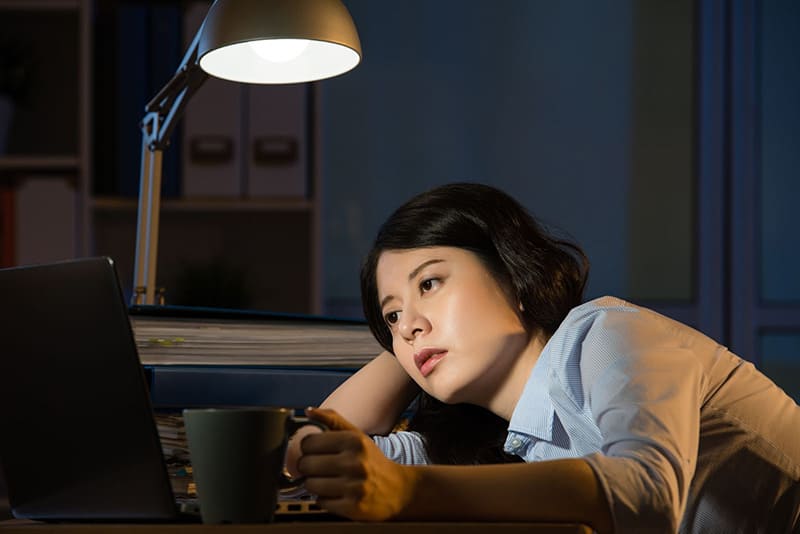 Lượng caffeine trong hòa nhài rất ít nhưng nếu pha đậm đặc sẽ gây mất ngủ