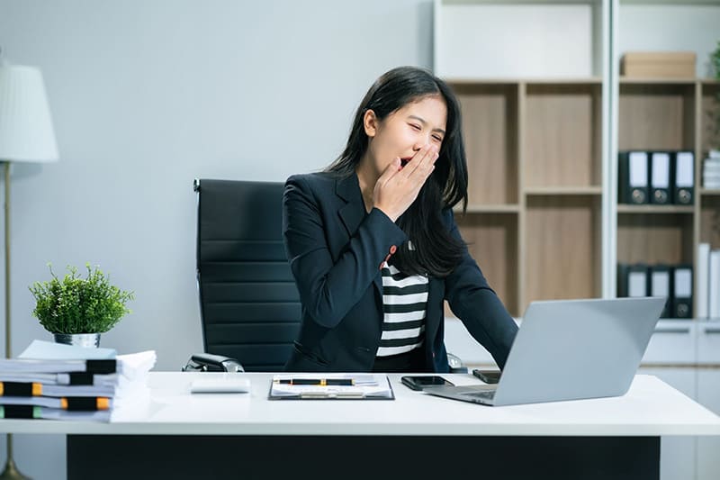 Ngủ không đủ giấc ảnh hưởng đến năng suất làm việc