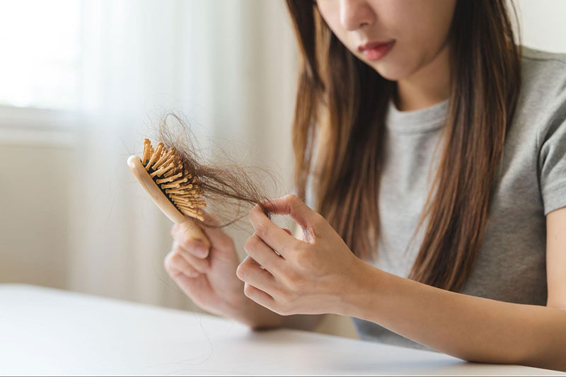 rụng tóc quá nhiều