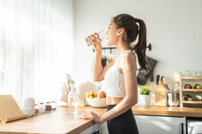 Uống nhiều nước tốt cho người đau khớp